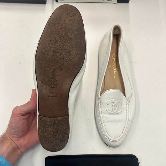 CHANEL CC Logo Leather Flat Loafers White - Picture 4 of 5